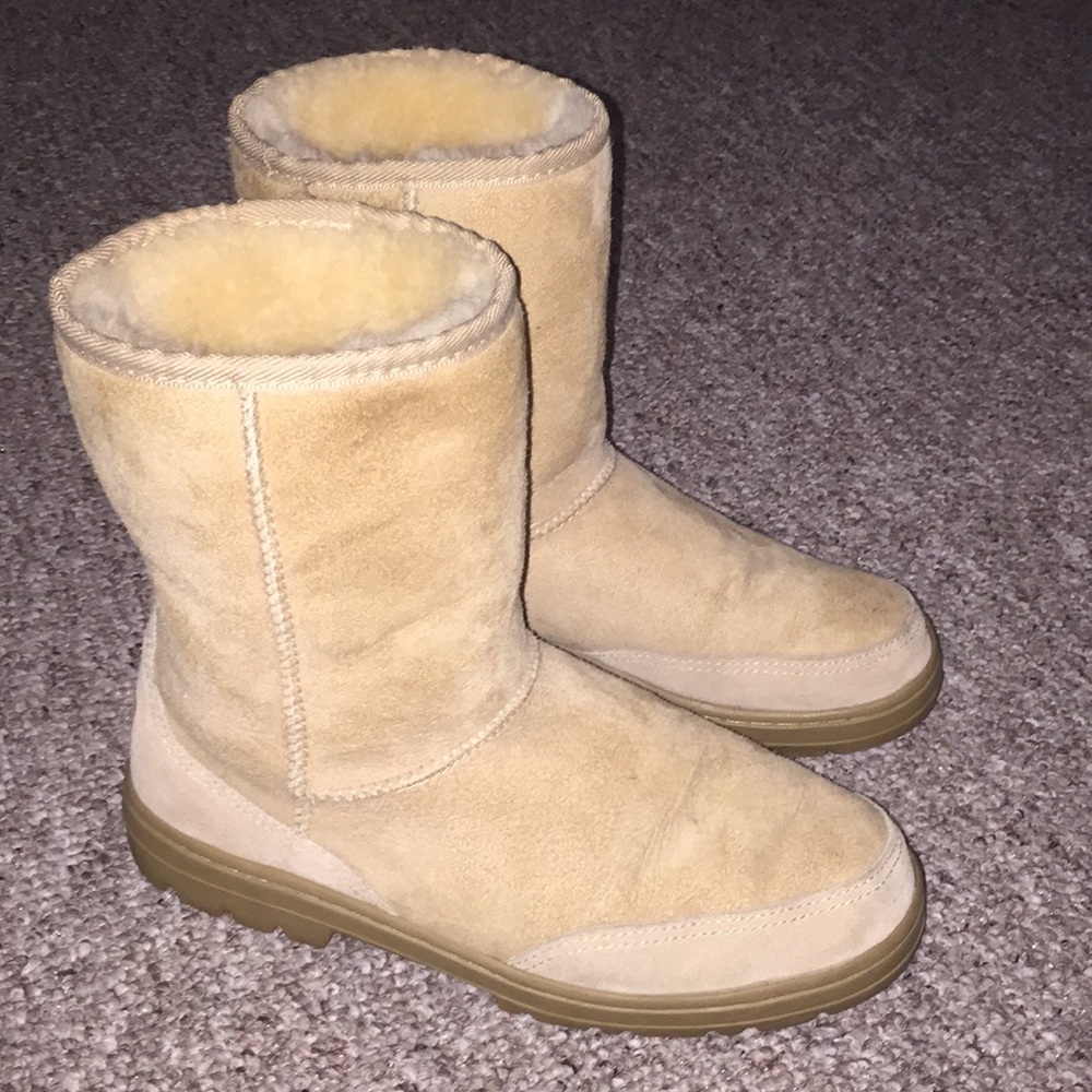 UGG BOOTS